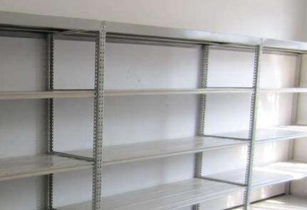 如何計算一個倉庫能放多少貨架？